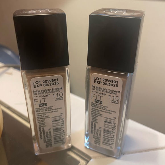 Maybelline Fit me Hydrate+Smooth Foundation 110 BRAND NEW - Picture 2 of 3